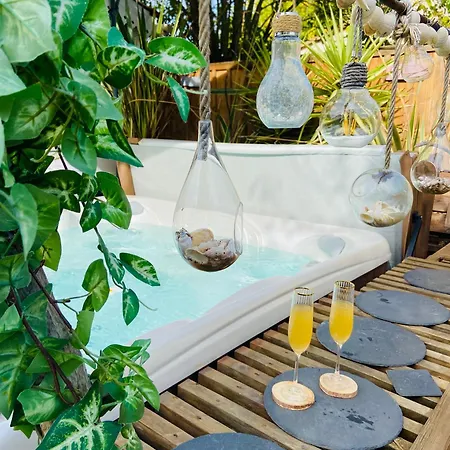 Quarto em Acomodações Particulares Evasion Tropicale - D'artiste Avec Jacuzzi Prive Dans Un Jardin Exotique Mérignac