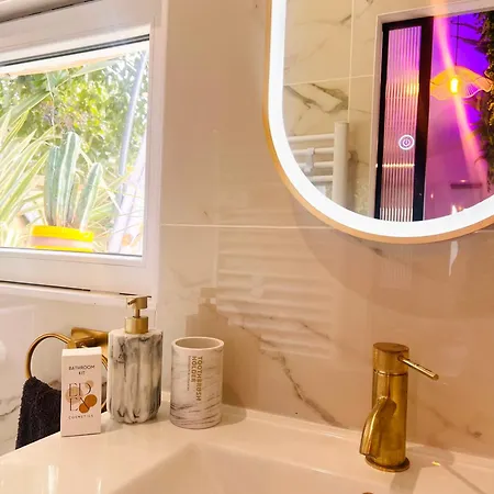 Séjour chez l'habitant évasion Tropicale - Artiste Bali&jacuzzi Pour Le Avec Baignoire Mérignac