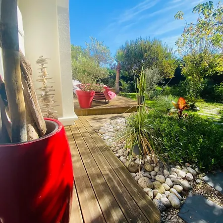 Evasion Tropicale - D'artiste Avec Jacuzzi Prive Dans Un Jardin Exotique Merignac (Gironde)