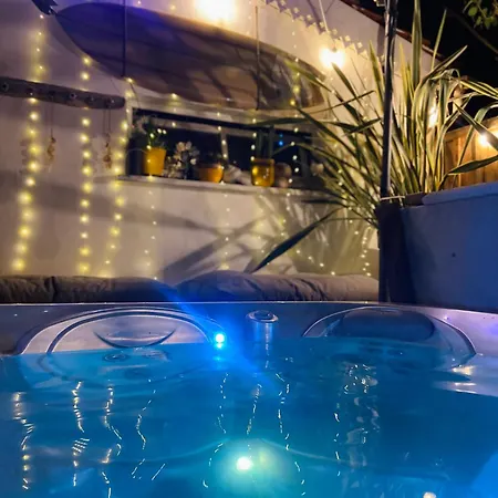 Homestay Evasion Tropicale - D'artiste Avec Jacuzzi Prive Dans Un Jardin Exotique Merignac (Gironde)