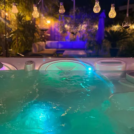 Evasion Tropicale - D'artiste Avec Jacuzzi Prive Dans Un Jardin Exotique Merignac (Gironde)