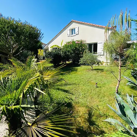 Homestay Evasion Tropicale - D'artiste Avec Jacuzzi Prive Dans Un Jardin Exotique