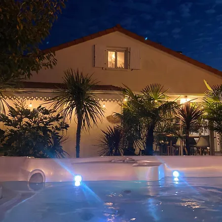 Evasion Tropicale - D'artiste Avec Jacuzzi Prive Dans Un Jardin Exotique * Merignac (Gironde)